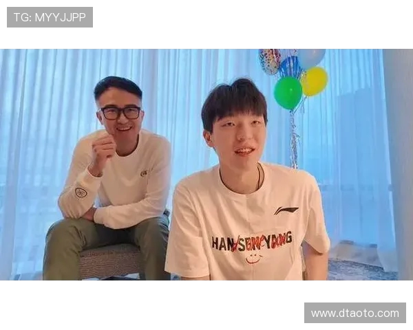 杨瀚森工作室分享小杨秋日波特兰近照 感受秋风与自然的融合 杨瀚森工作室分享小杨秋日波特兰近照 感受秋风与自然的融合