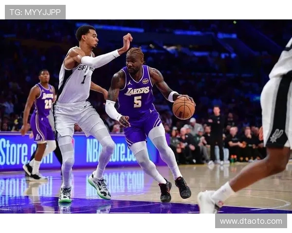 艾顿下顺暴扣展雄风八村塁强势补篮打成2加1掀起进攻高潮